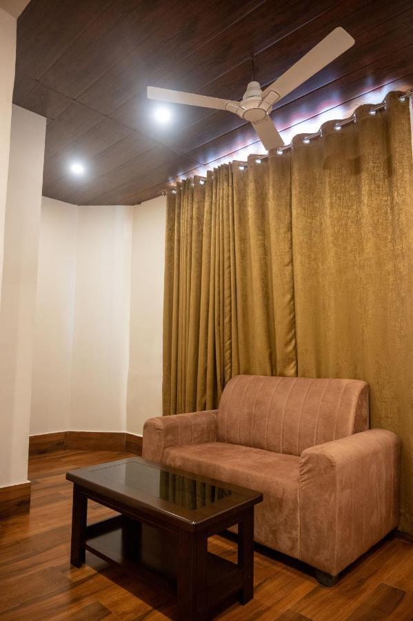 فندق Kiran Palace فاراناسي المظهر الخارجي الصورة