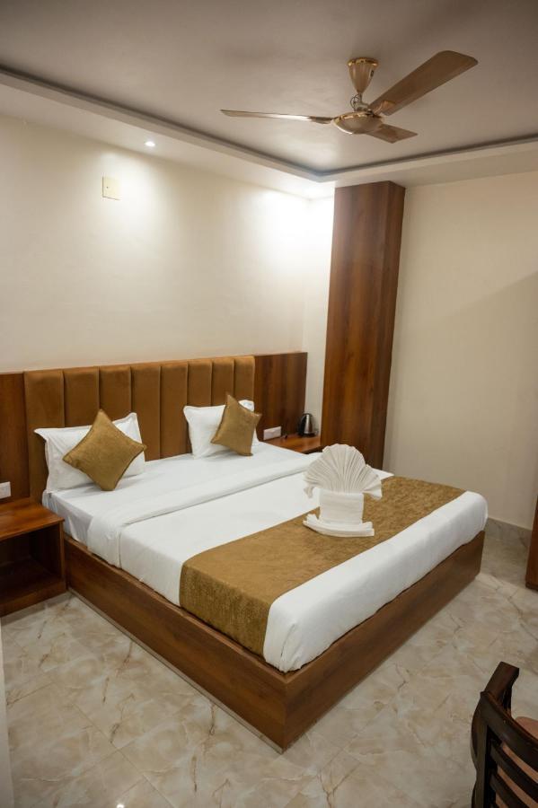 فندق Kiran Palace فاراناسي المظهر الخارجي الصورة