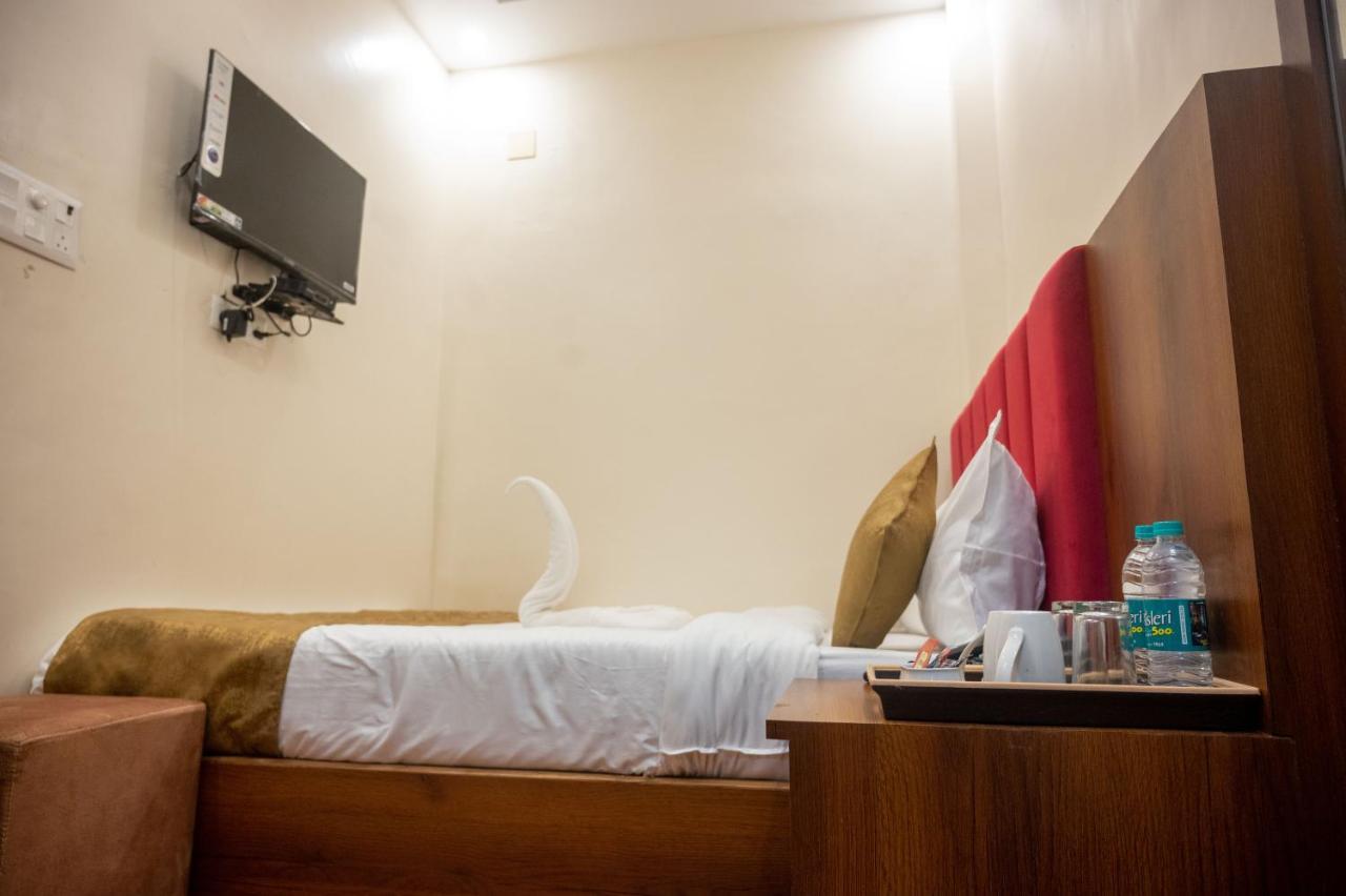 فندق Kiran Palace فاراناسي المظهر الخارجي الصورة