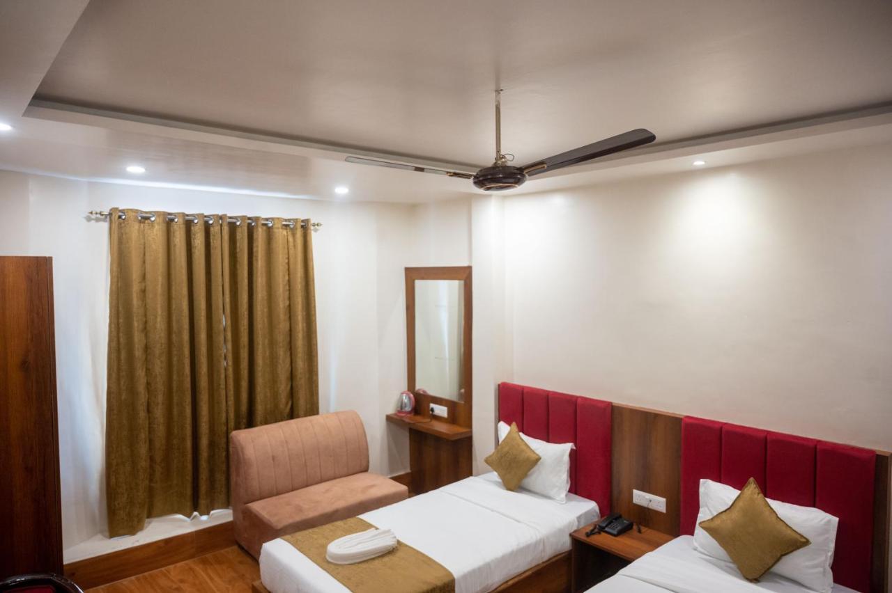 فندق Kiran Palace فاراناسي المظهر الخارجي الصورة