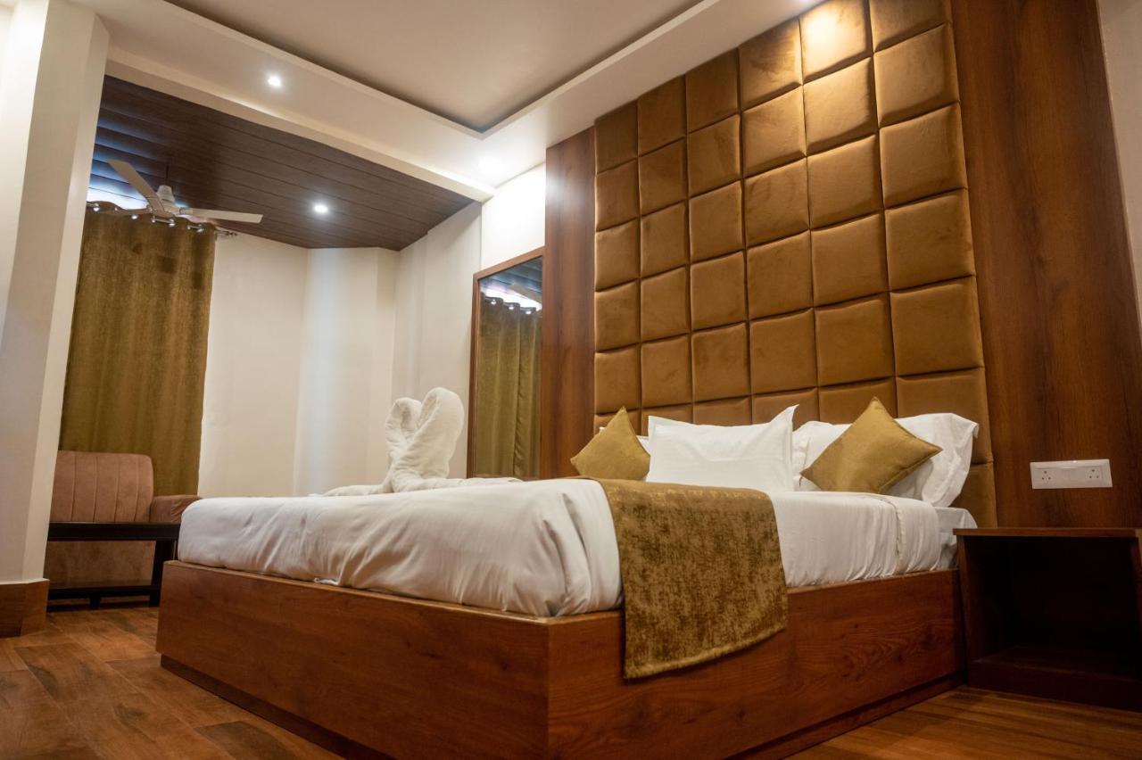 فندق Kiran Palace فاراناسي المظهر الخارجي الصورة