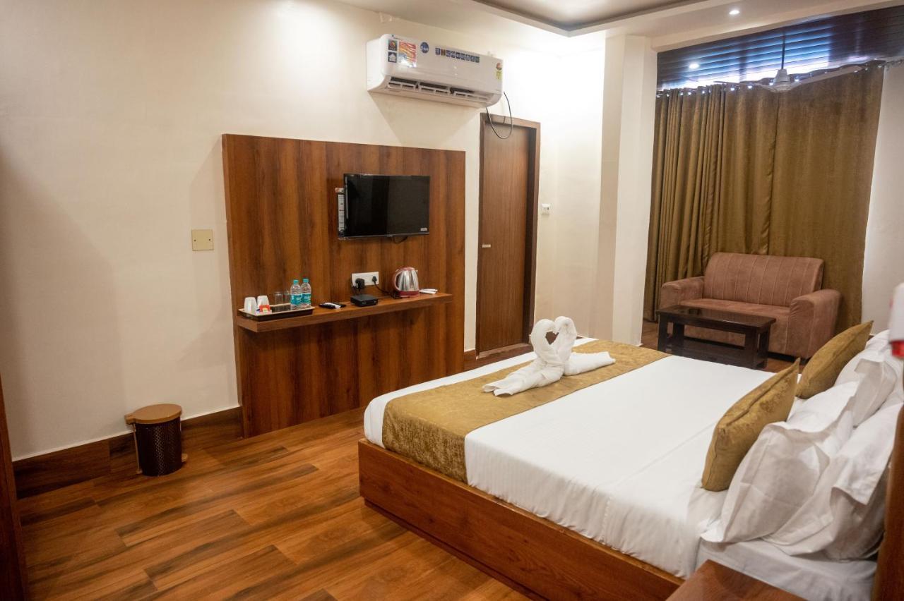 فندق Kiran Palace فاراناسي المظهر الخارجي الصورة