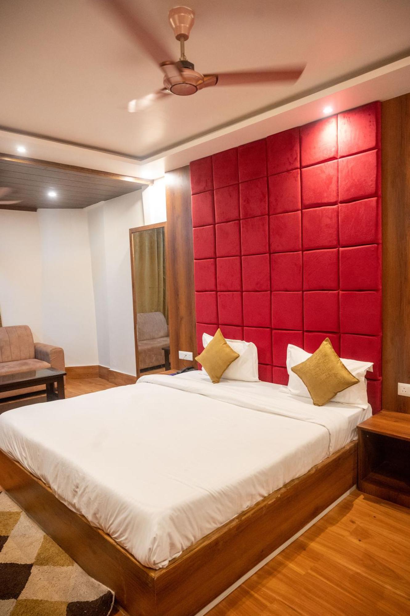 فندق Kiran Palace فاراناسي المظهر الخارجي الصورة