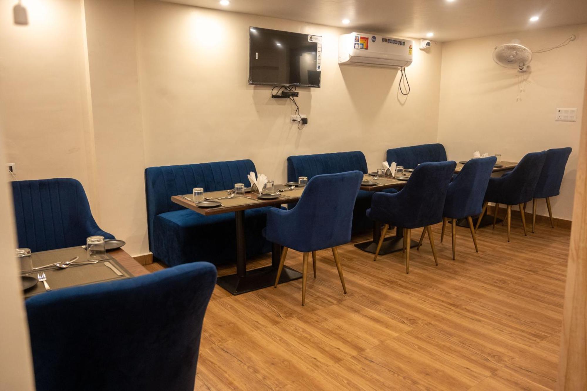 فندق Kiran Palace فاراناسي المظهر الخارجي الصورة