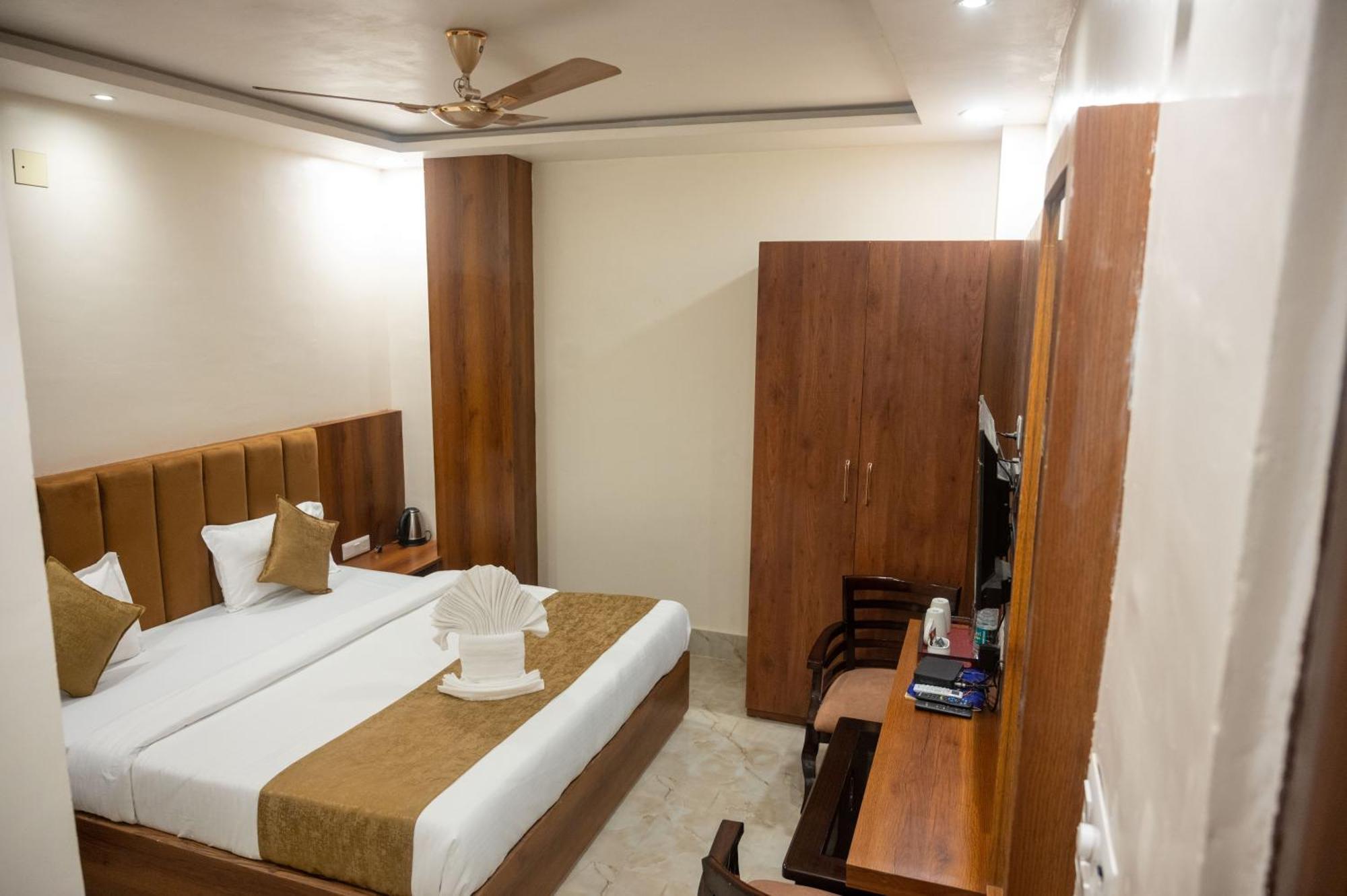 فندق Kiran Palace فاراناسي المظهر الخارجي الصورة